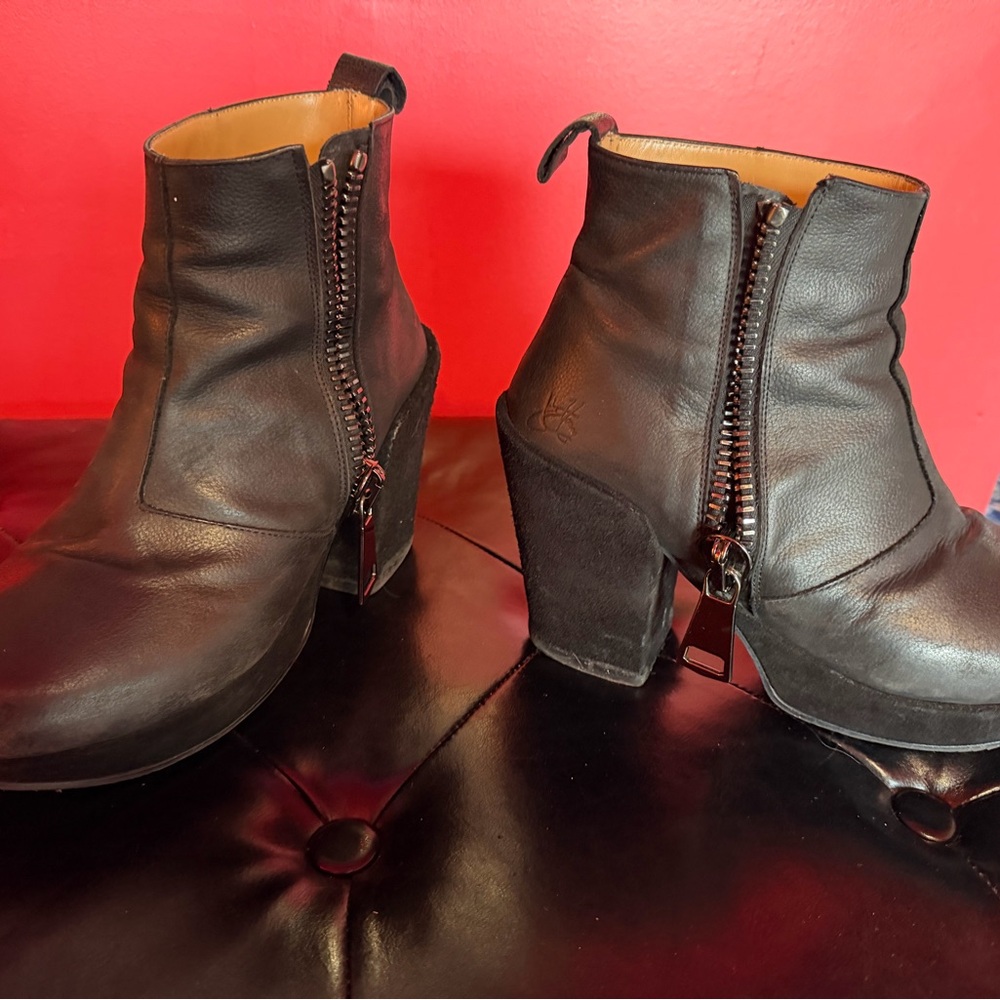 John Fluevog Black Leather Platform Ankle Boots - Picture 4 of 8